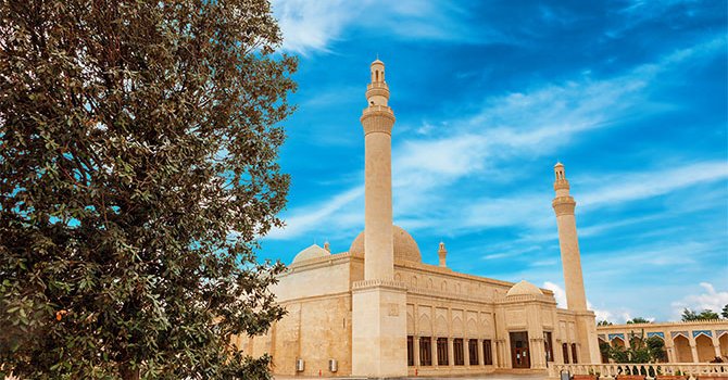 Azerbaycan’ın tarihi camileri turistlerin ilgi odağı