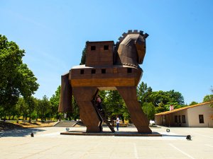 Troya ziyaretçilerini Çanakkale’ye bekliyor