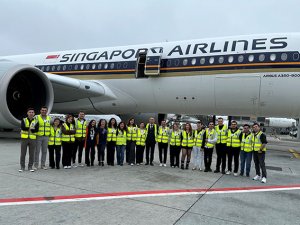 Singapore Airlines Havacilik deneyimi için öğrencilerle buluştu