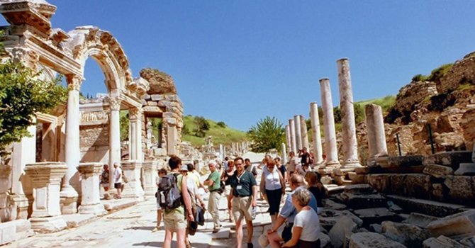 Rehberlerden tepki: Kalifiye rehberler işsiz kalacak