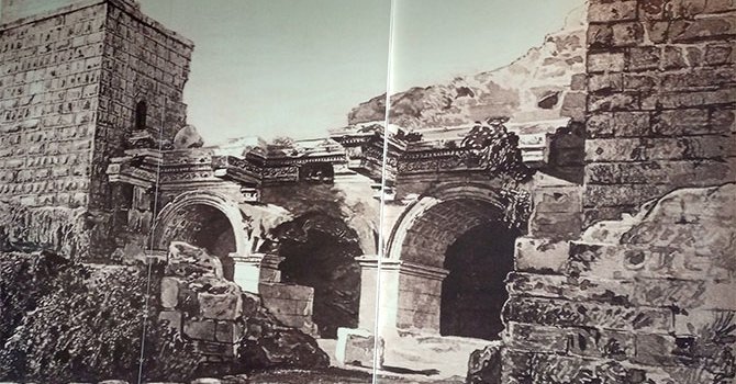 Yabancı fotoğrafçıdan Hadrian Kapısı'nın 134 yıllık fotoğrafı 