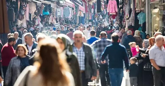 Kadınlar erkeklerden daha uzun yaşıyor