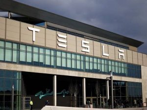 Anarşist grubun kundakladığı Tesla'da üretim zaman alacak