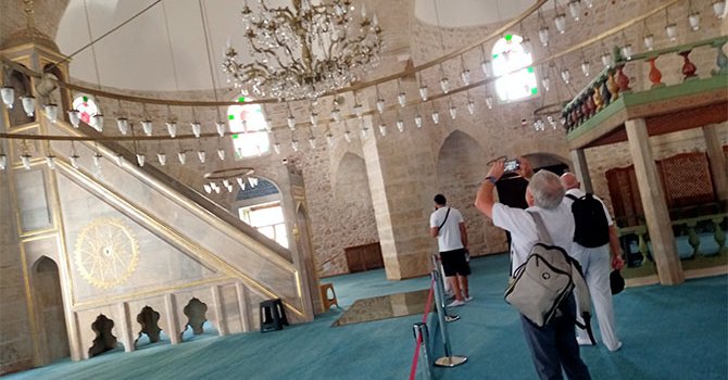 400 yıllık Tekeli Mehmet Paşa Cami turistleri hayran bırakıyor