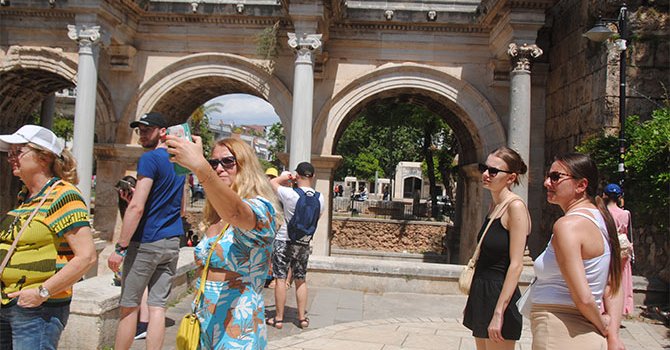 Tarihi Kaleiçi kültür turizminde Antalya'nın kalbi