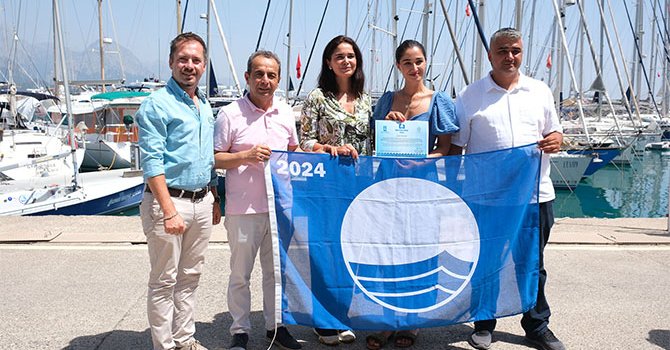 Kemer'de G-Marina ve marinadaki 5 tekne mavi bayrak aldı