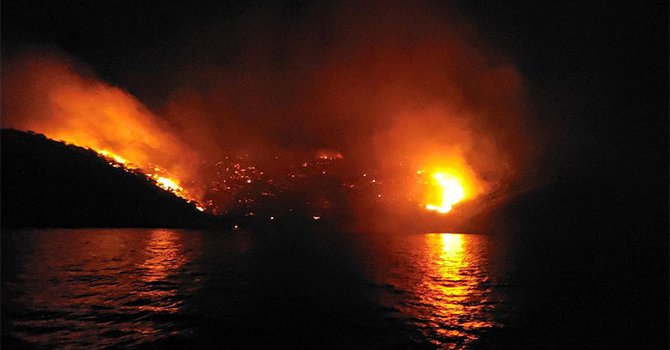 Yunan adalarında orman yangınları: Turistler tahliye edildi