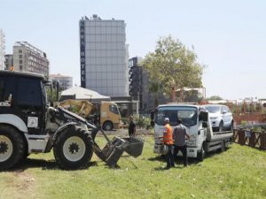 Otelin kaçak yıkımında belediye ekiplerini oyaladılar