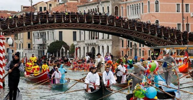 Venedik turist gruplarını maksimum 25 kişiyle sınırlamak istiyor