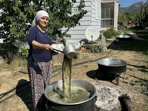 Başkan Sekmen, İbradı'nın meşhur pekmezini hazırladı