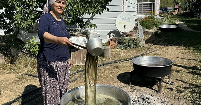 Başkan Sekmen, İbradı'nın meşhur pekmezini hazırladı