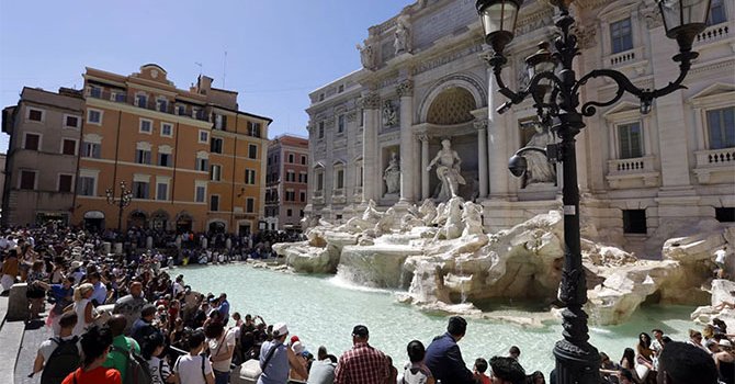 Roma'daki Trevi Çeşmesi için bilet sistemi düşünülüyor