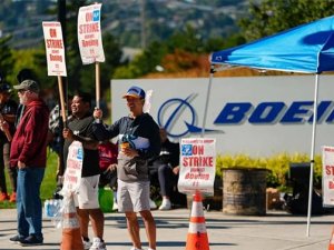 ABD'li havacılık devi Boeing işçilerinin grevi sürüyor.