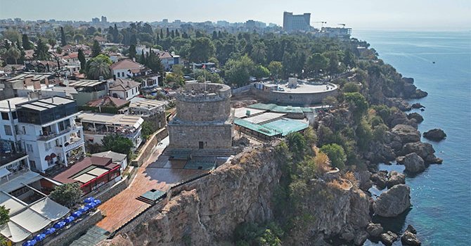 Antalya'nın kalbindeki Hıdırlık Kulesi kültür turizmine açıldı