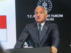 Bakan Ersoy: Ateş çemberindeyiz, ama turizmde başarılıyız