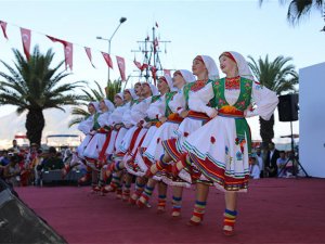 Festivale 8 ülkeden bin 400 dansçı katıldı