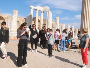 Ara tatilde Side Antik Kenti öğrencilerin uğrak yeri oldu