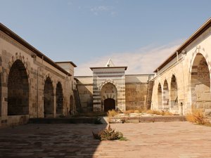 Konya'da 788 yıllık kervansarayı Zazadin Hanı kapandı