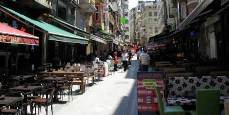 Beyoğlu'da sevgililere yasak geldi