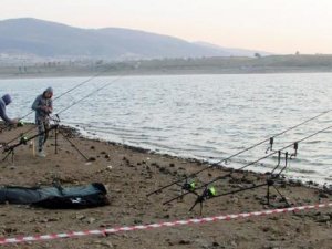 Sandıklı'da sazan balığı yakalama yarışması