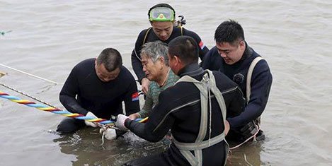 Çin'de gemi faciası 400 yolcu kayıp