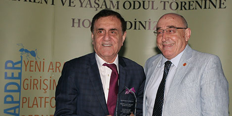 Dr.Cüneyt Mengü'ye Turizm Ödülü