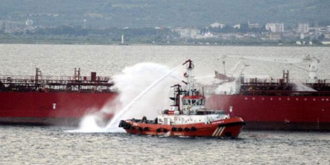 Çanakkale'de tankerle gemi çarpıştı