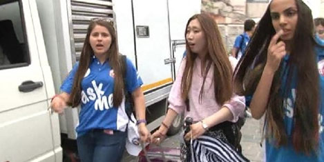 Koreli turist grubuna saldırdılar