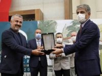 Başkan Sözen'e ''Metin Sözen Büyük Ödülü' verildi