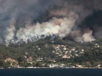 Marmaris'teki yangın Hisarönü Körfezi'ni tehdit ediyor