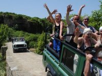 Jeep safari turunda turistler yanan yerleri görünce üzgün dönüyor