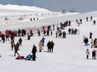 Kartalkaya'da konaklama ve telesiyej durduruldu