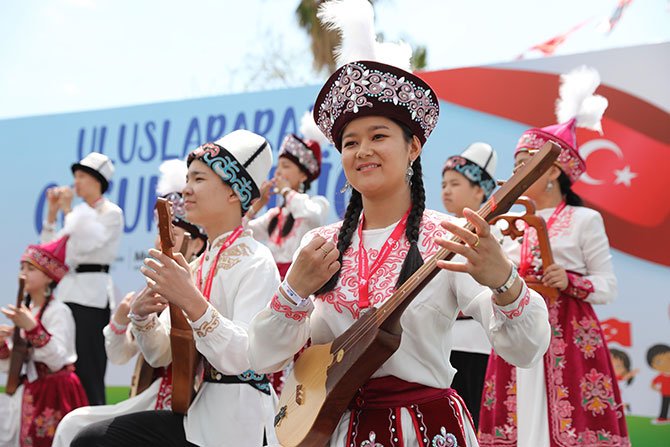 -100.-yilinda-23-nisan’a-8-ulkeden-200-ogrenci-katilacak.jpg.jpg