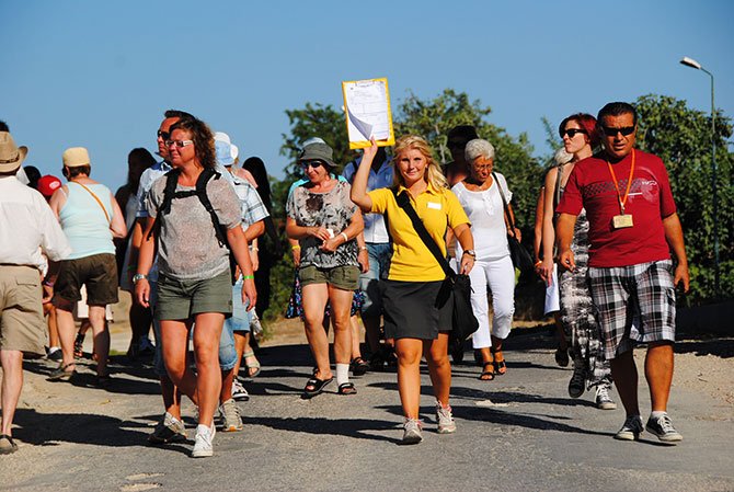 alman-emekli-turistlerle-.jpg