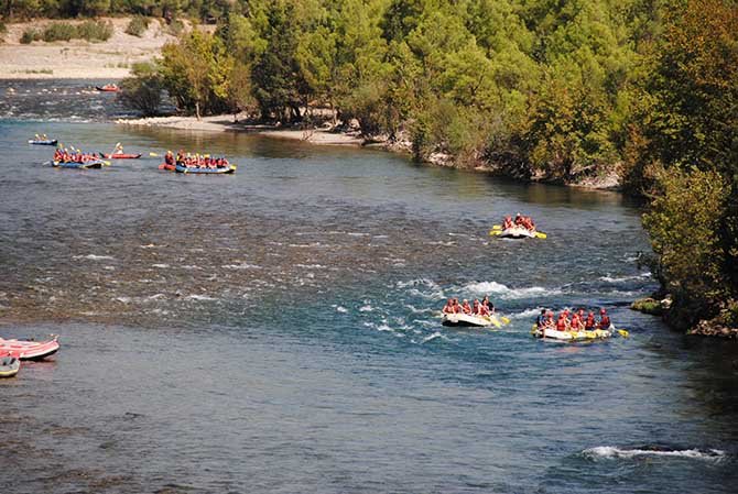 beskonak-koprulu-kanyonda-rafting--005.jpg