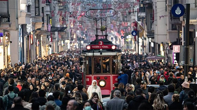 beyoglu,-istiklal-caddesi,-kalabalik.,-insanlar.jpg