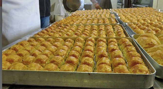 diyarbakir,-hacibaba-pastaneleri,-karamelli-baklava,-karamelli-kadayif-001.jpg