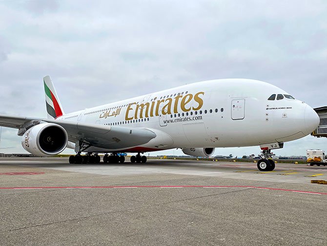 emirates,-a38-003.jpg