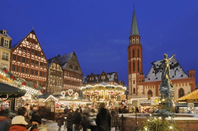 frankfurter-weihnachtsmarkt_copyright-visitfrankfurt_holger-ullmann_front_magnific.jpg