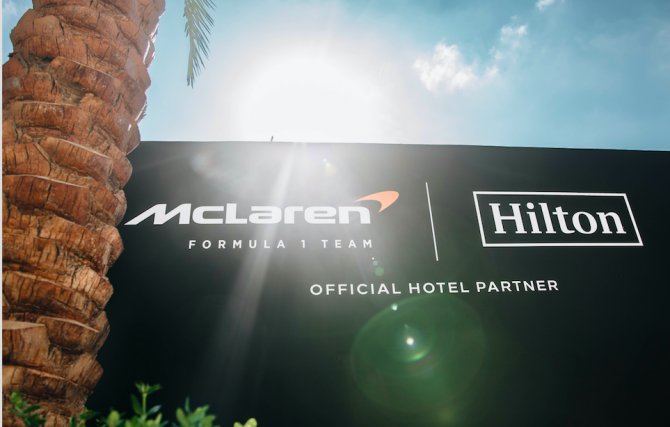 hilton-ve-mclaren-formula-1’-001.png