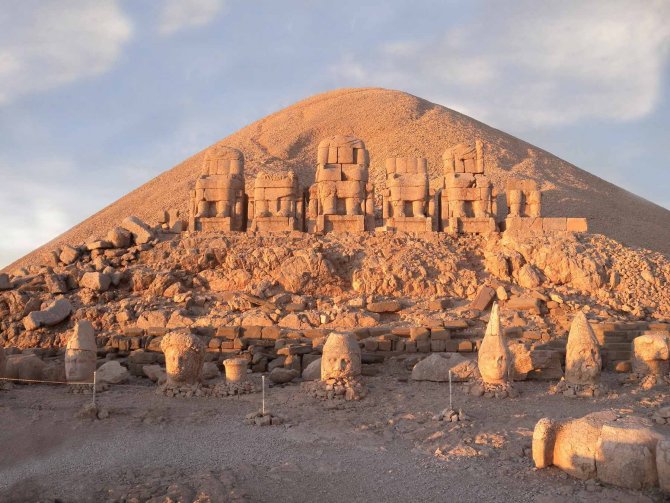 nemrut-dagi-adiyaman-turkiye.jpg