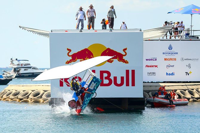 red-bull-ucus-gunu-002.jpg