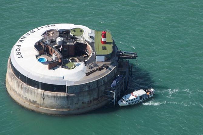 spitbank fort hotel-001.jpg