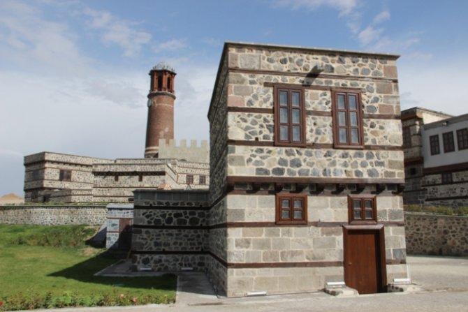 tarihi erzurum-kalesi-001.jpg