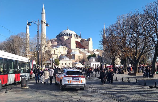 turist,-sultanahmet,-ayasofya.jpg