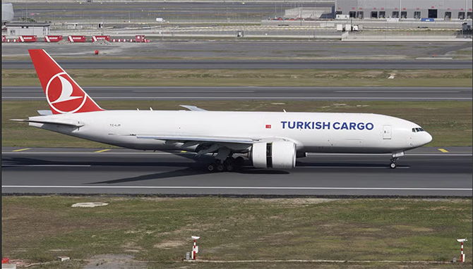 turk-hava-yollari-kargo-boeing-777-f-.jpg