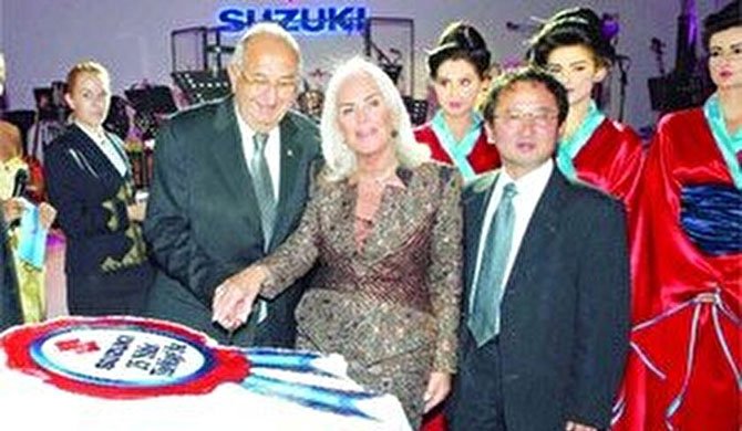 turkiyenin-ilk-distributoru-suzuki-otomobil-25inci-yilini-kutluyor.jpg