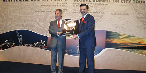 unwto-zirve--gunay-plaket.png